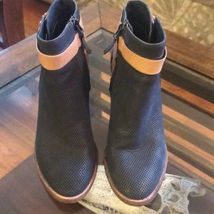 Dolce Vida short boots size 6.5